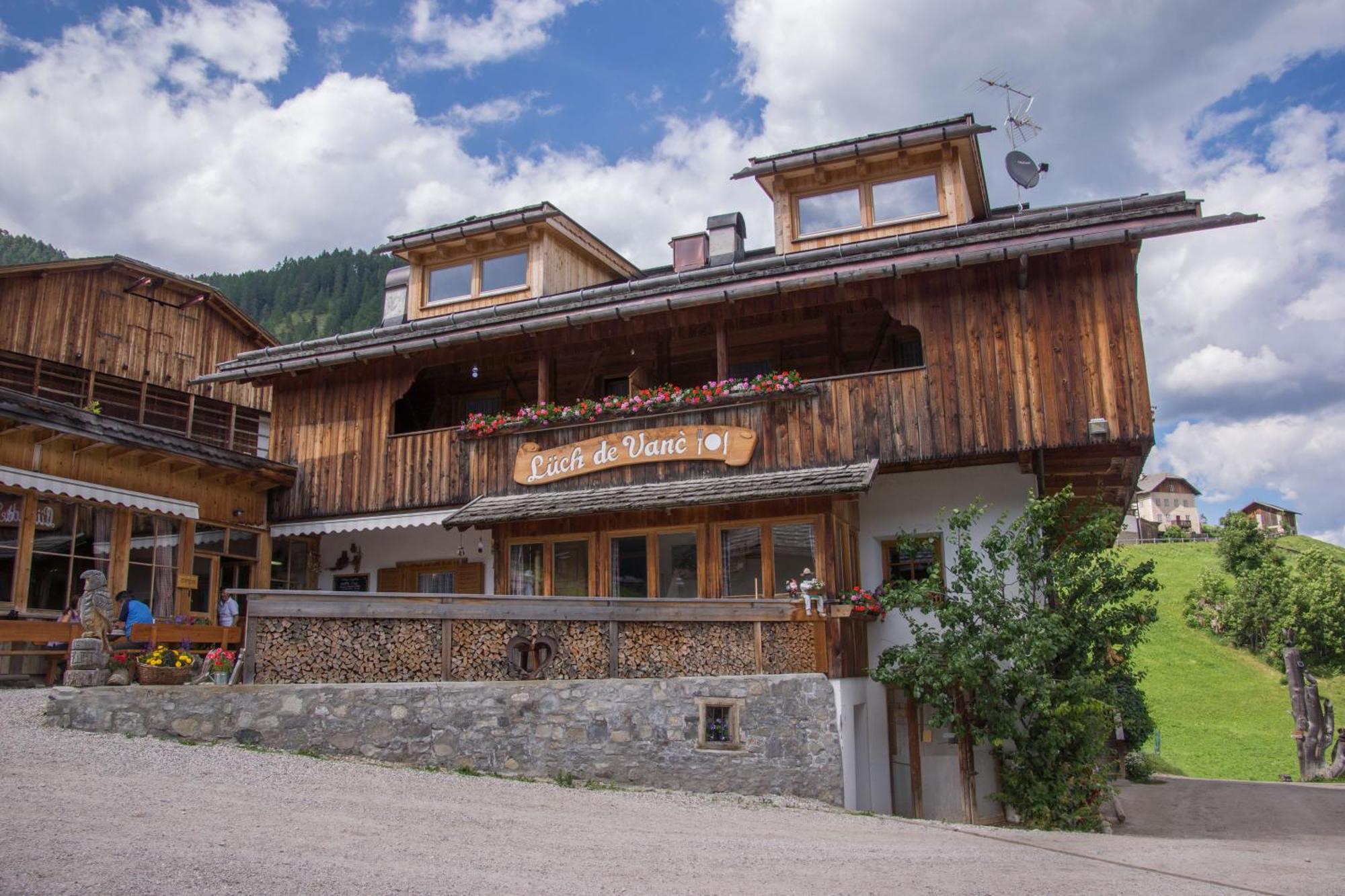 Agriturismo Luech De Vanc San Martino in Badia Bagian luar foto